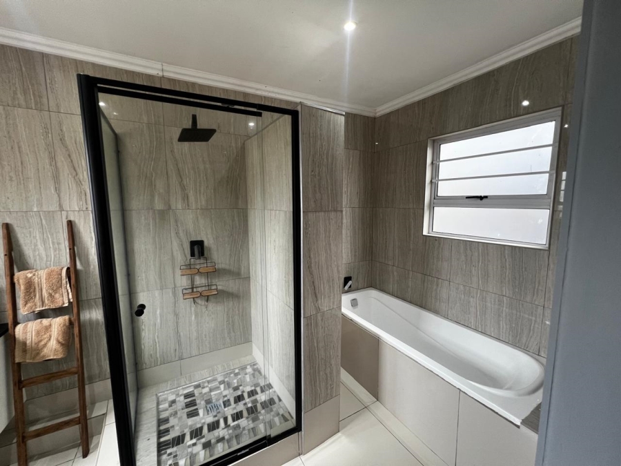 8 Bedroom Property for Sale in Abbotsford Eastern Cape